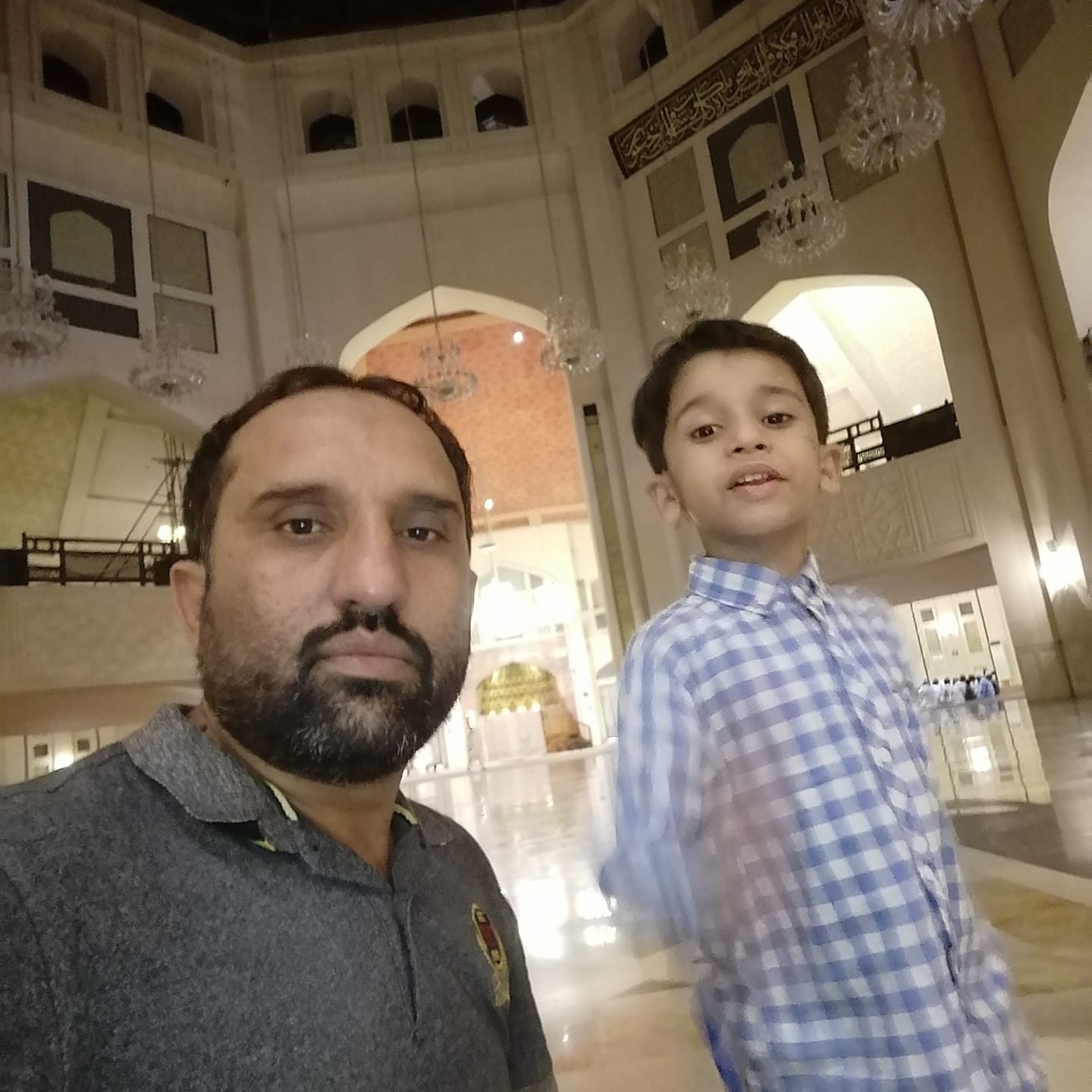 ارے بھائی! ایسے سنی علماء کی جوتیوں کو مس کرنا میں اپنے لیے اعزاز ...