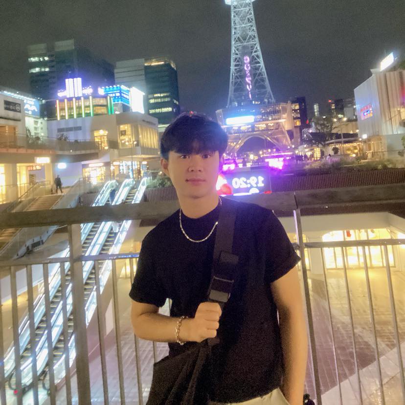Hôm qua bi anh chú cảnh sát xin 6s nên mình vô combini xin lại vài tờ 😂 ...