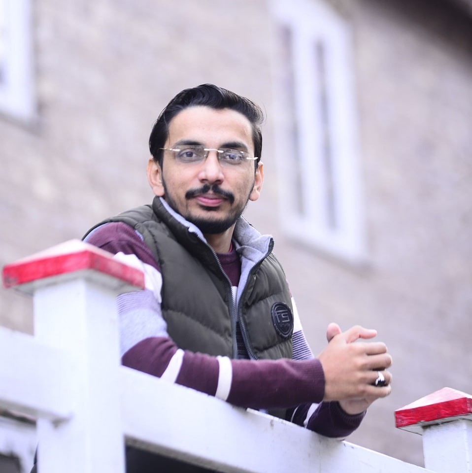آپ کے کلاس فیلوز زیادہ سے زیادہ وزیر مشیر ایم پی اے ایم این اے ہوں گے ...