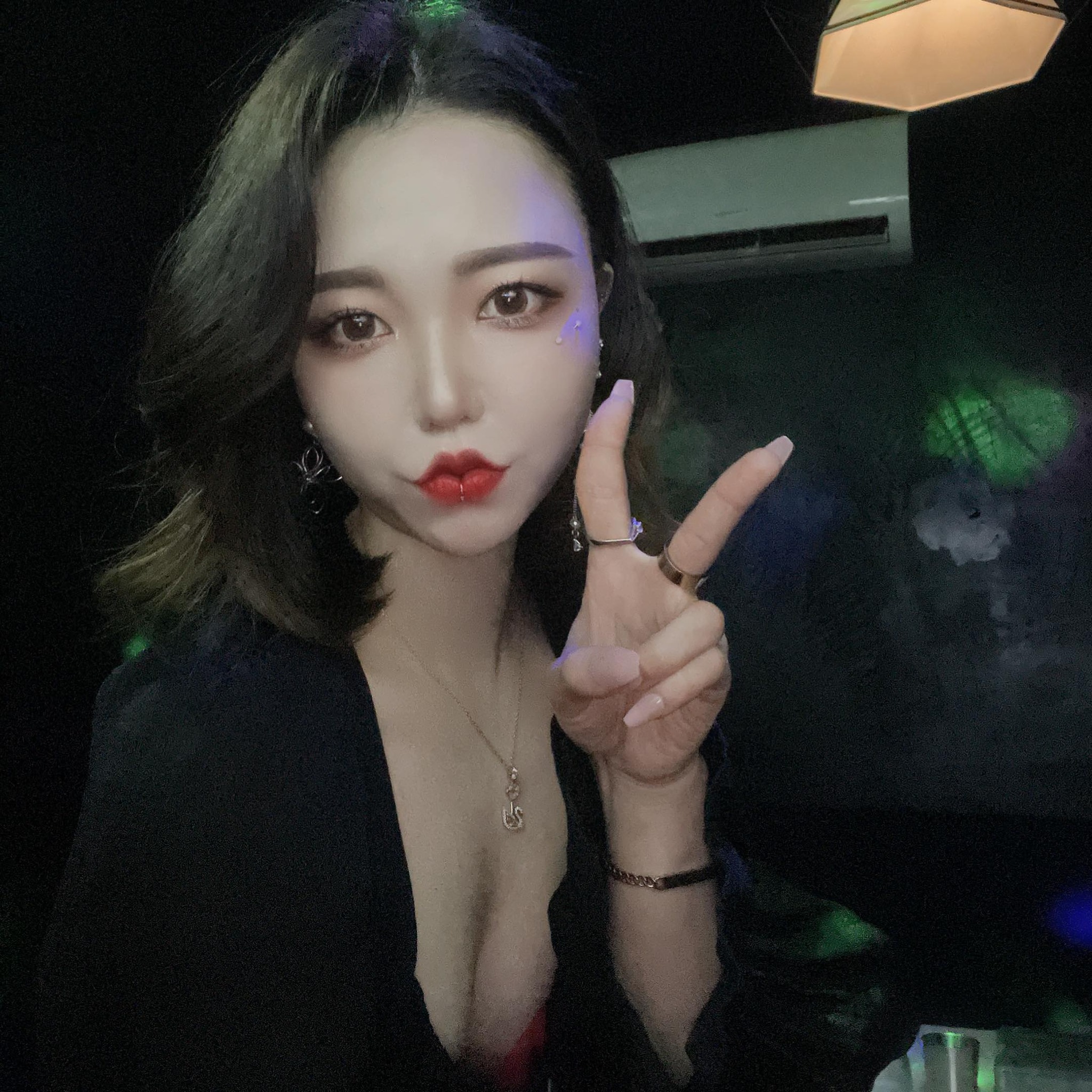 다들 월요일 힘내라게 …. 🙉♥️ 물론 난 숙취로 시작 .. . #월요일 #원주 #follow #00 #숙취 | 하리