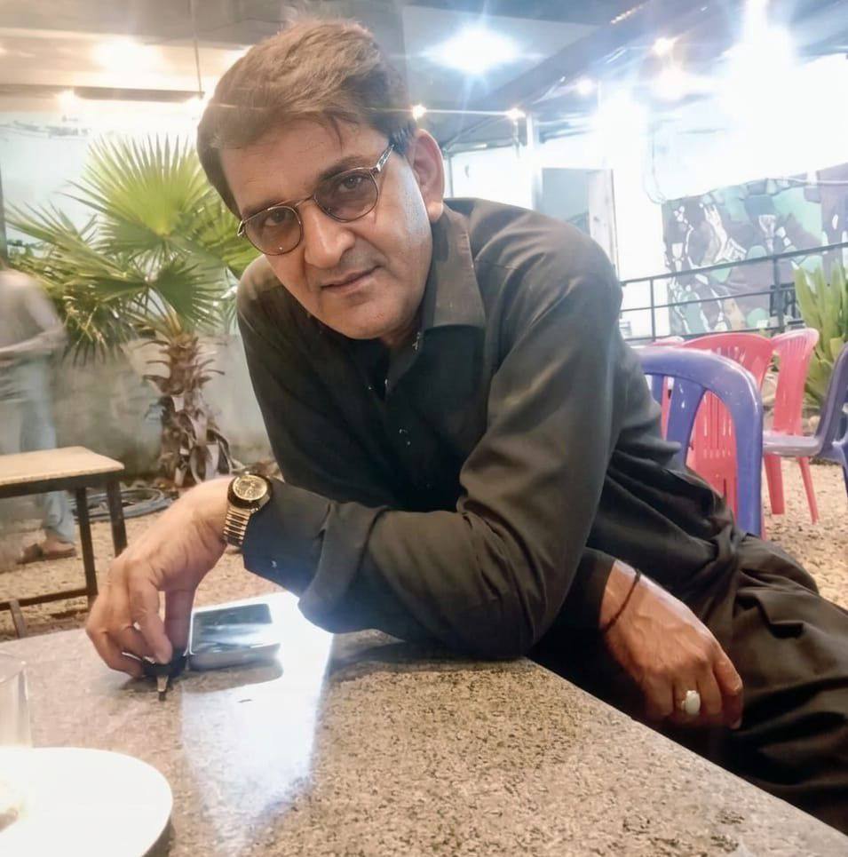Dubai to Abu Dhabi. نہ کوئی ڈمپر مافیا نہ کوئی رشوت خور وردی میں ہے جو ...