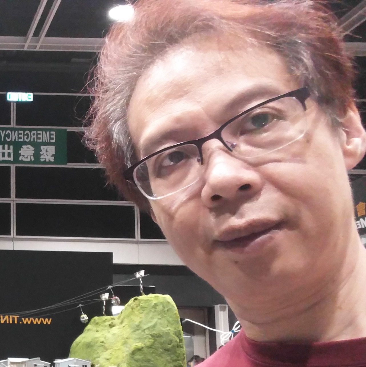 香港突發事故報料區及討論區 | 剪咗幾分鐘，彈到啲指甲周圍都係 | Facebook