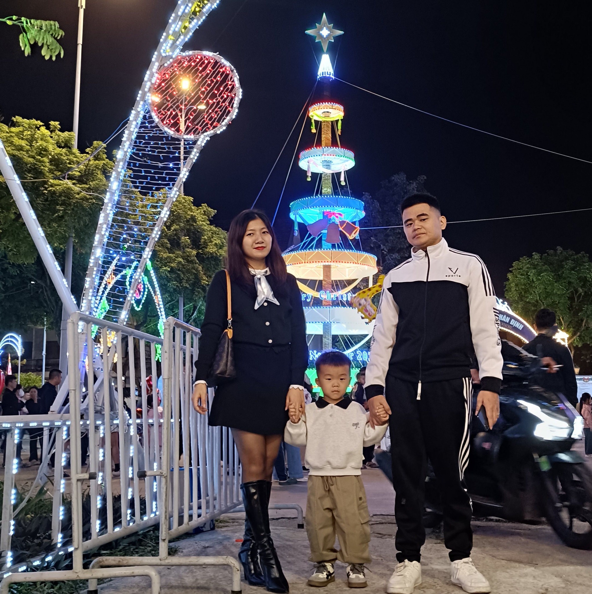 😇 Bực hết cả Hà mã!!! Há to như thế rồi mà vẫn ném trượt được 4 lần ...