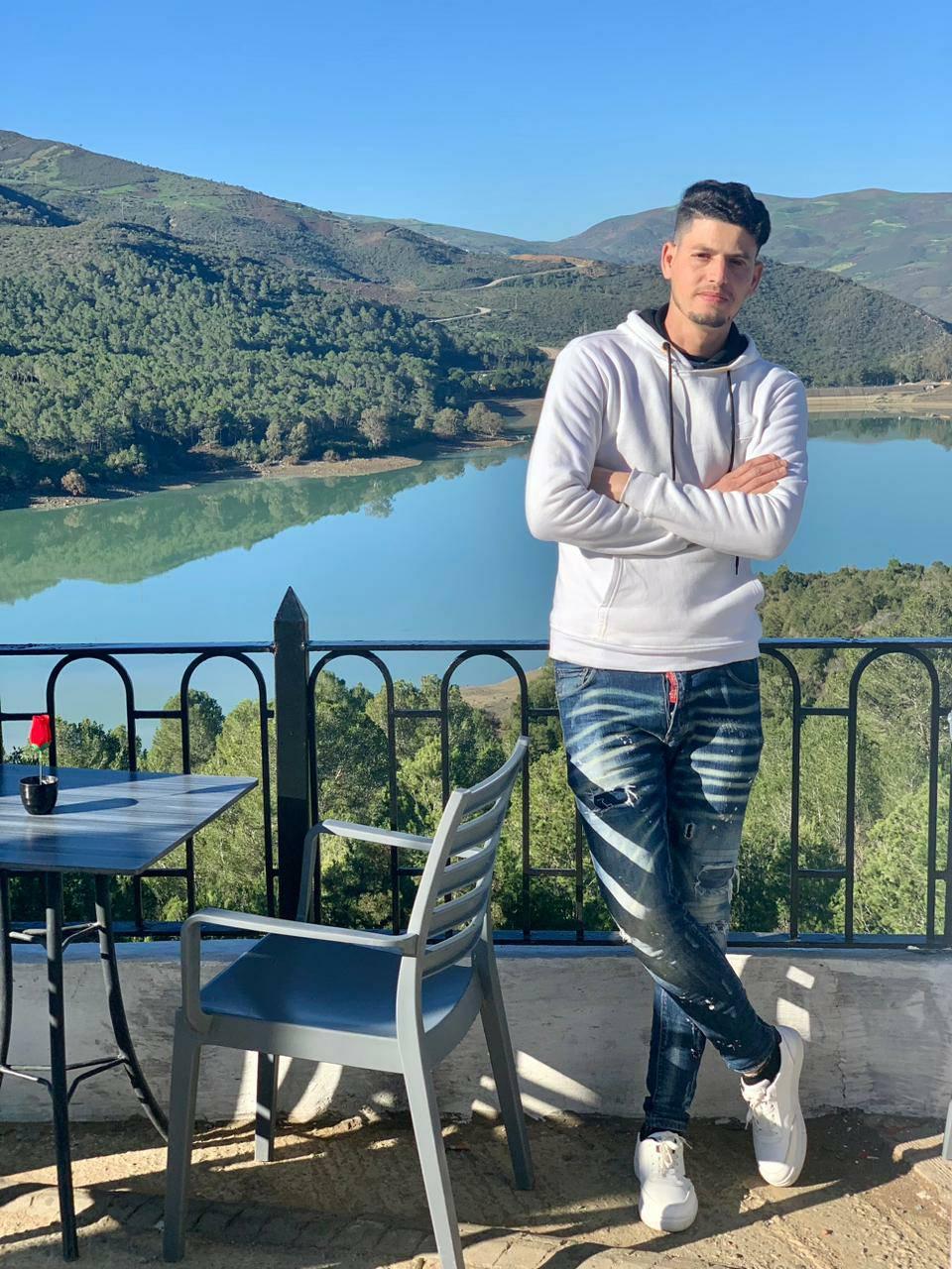 عدنان المزراوي - ميسي رونالدو صوت لي لاعب في تاريخ الدوري... | Facebook