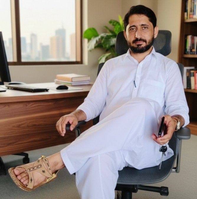 پاکستانی شاید واحد قوم ہے جو دودھ اور دہی بھی چرا کر جیب میں ڈال سکتی ...