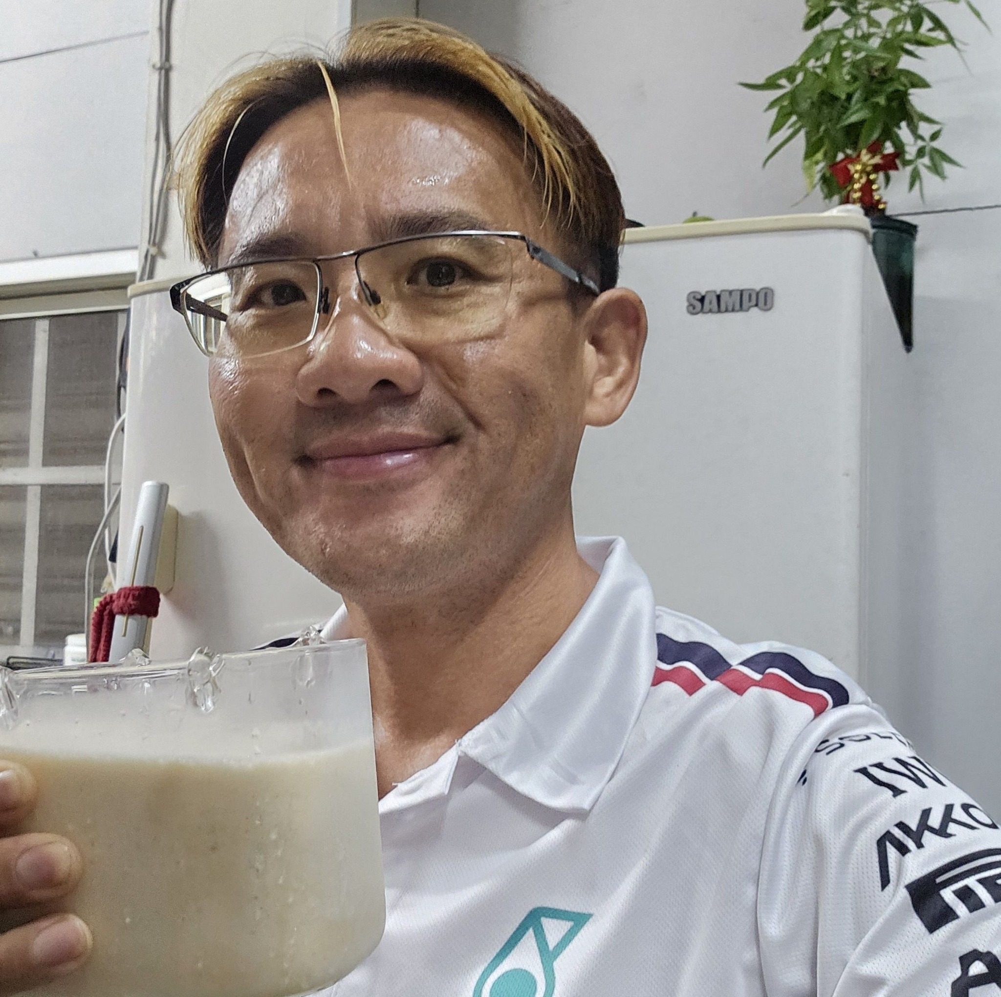 今天是我第一次嘗試超馬！雖然比起全馬只多了6公里！但是對我來說還是很有挑戰性！可以安全完賽好開心！有人跟魔丸老師合照！可惡我都沒拍過欸 ...