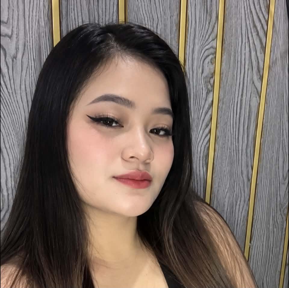 Kung confidence ang usapan… she knows how to keep it fresh and balanced ...