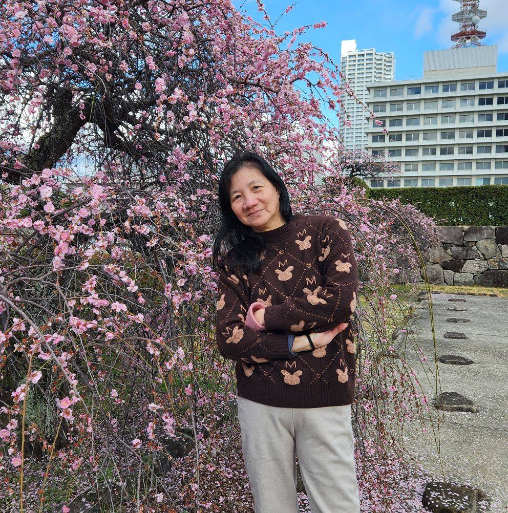 卡妮Oni直播间 - 早呀！☀️今天参加两位美女表妹的毕业典礼🎓 从努力学习到穿上毕业袍，每一步都值得骄傲🥹... | Facebook