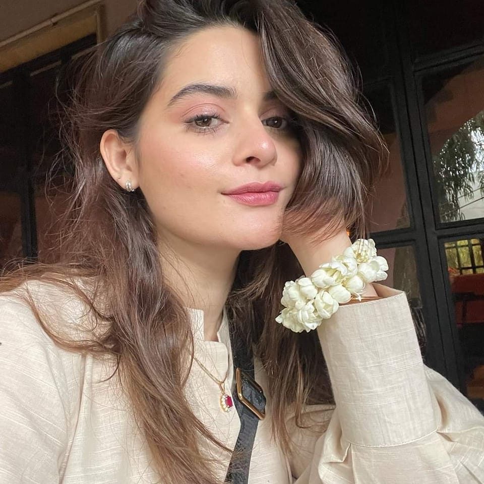 actor-minal-khan-and-aimankhan-aiman-khan-enjoy-best-place