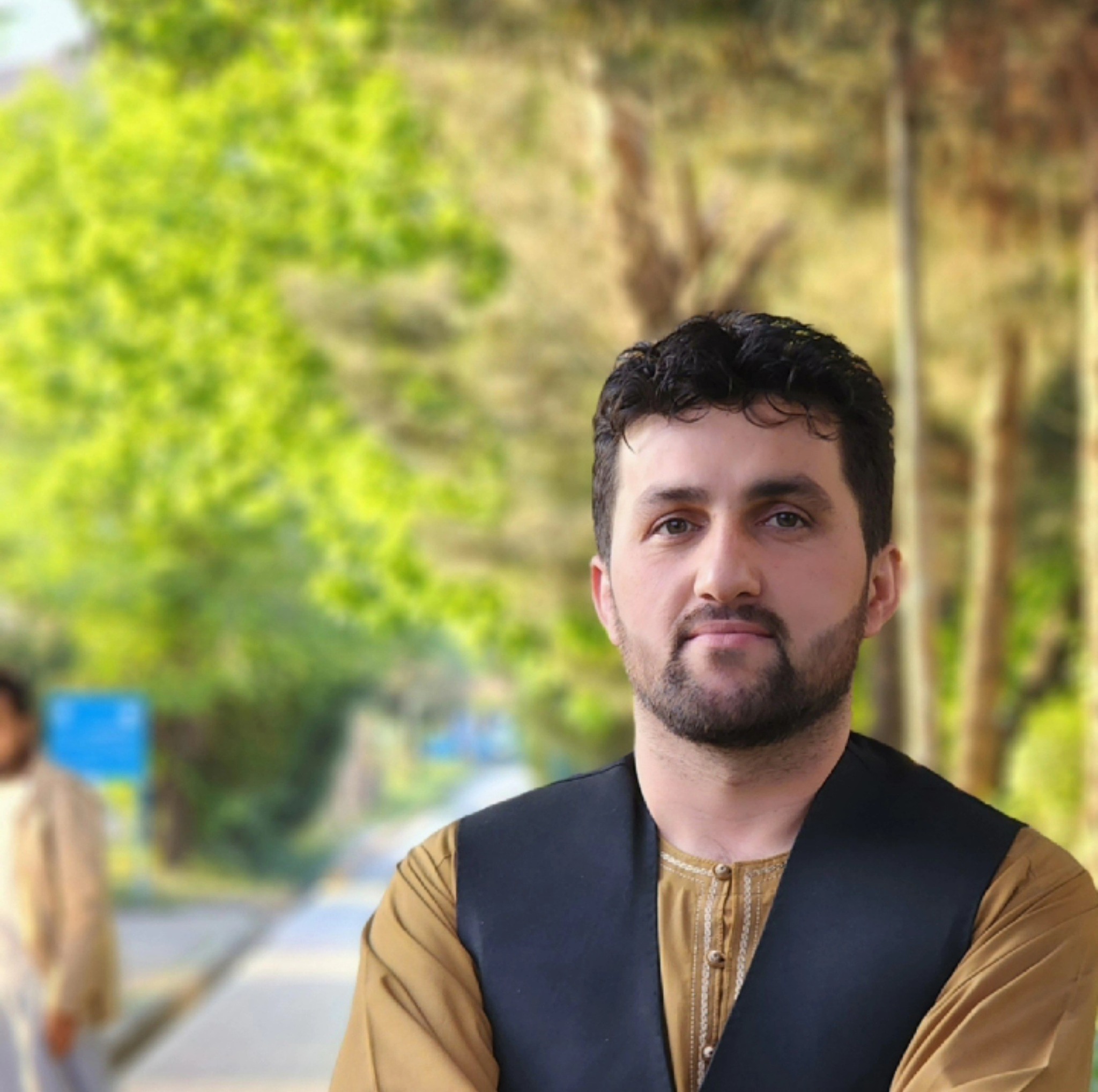 Amir Khan Daneshwar Amiri - English translation is below بی‌سوادهای با ...