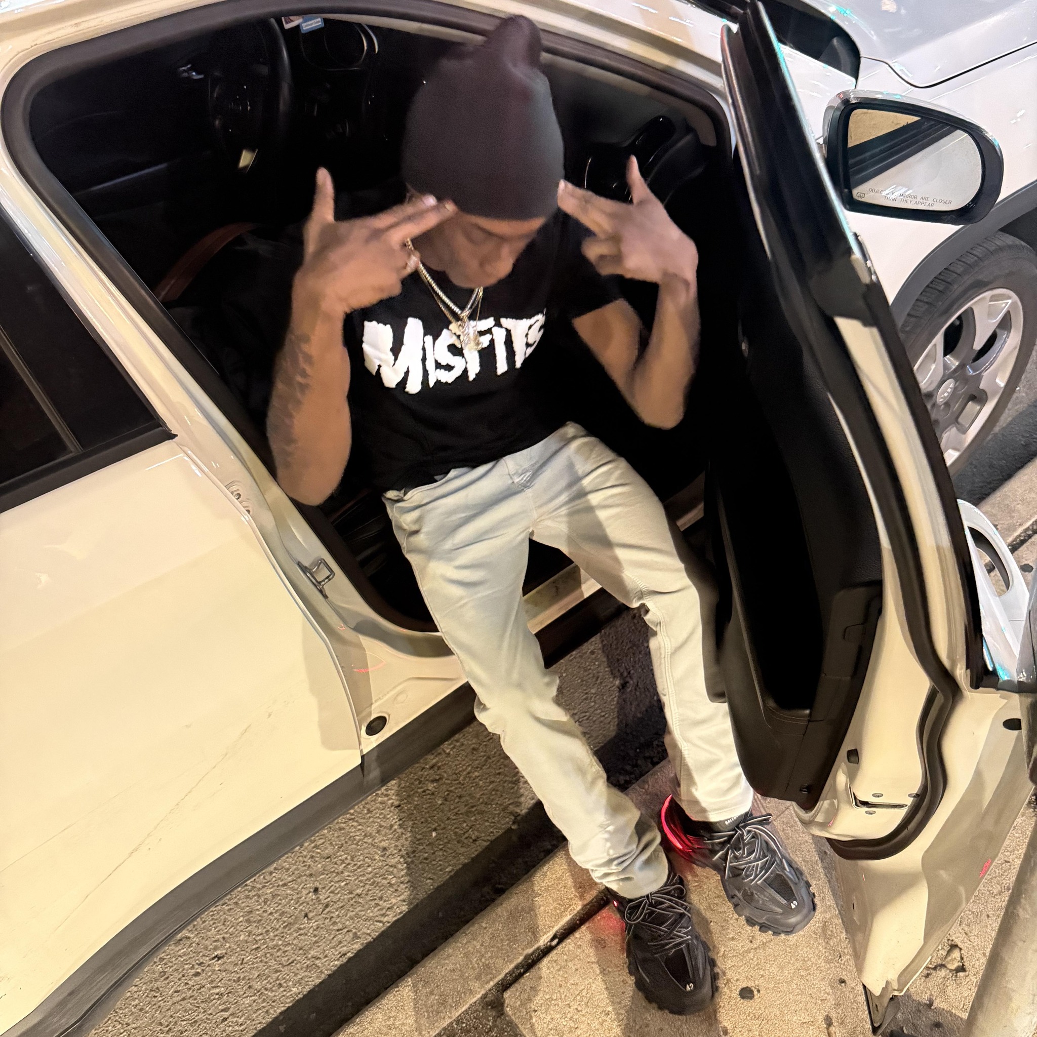 Worldstar - “OUCH” Quavo Pinches Female Streamer, Gio, While Giving Her ...