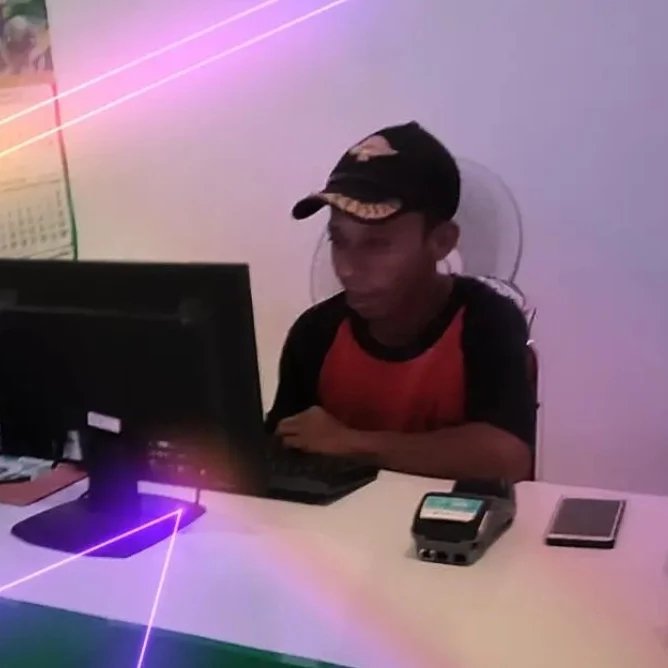 Memanfaatkan bekas pruning dengan memotong-motong kecil untuk dijadikan ...