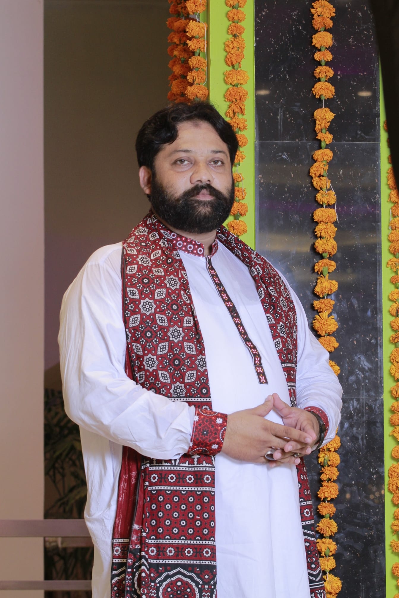bala-zeeshan-host