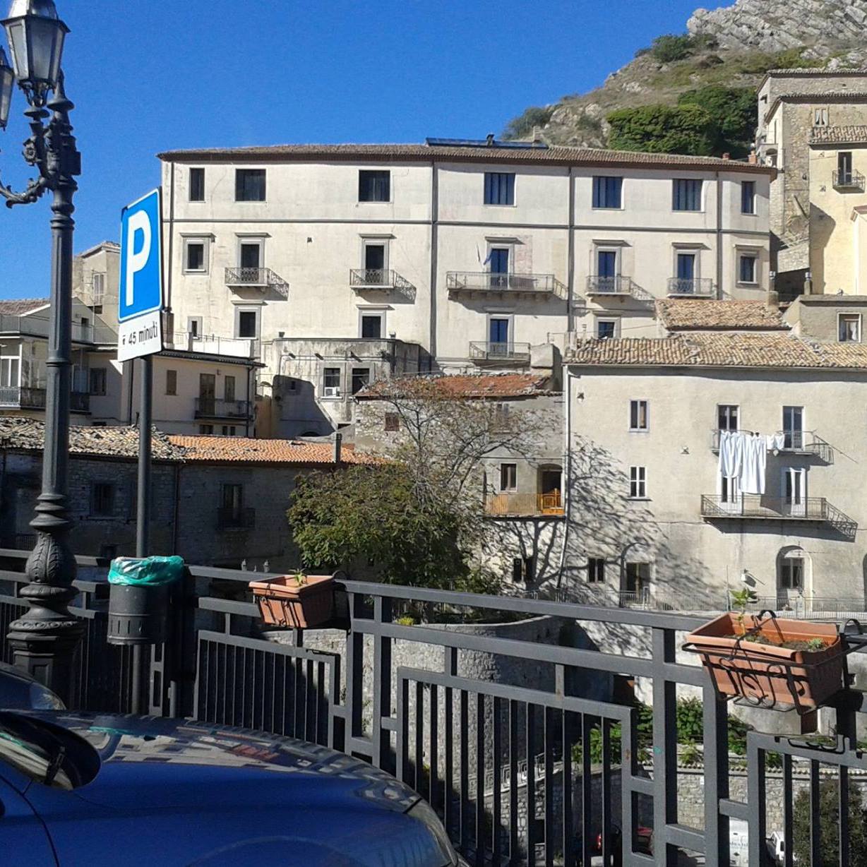 Tre anni dopo il divorzio, un padre single riceve una chiamata alle 3 ...