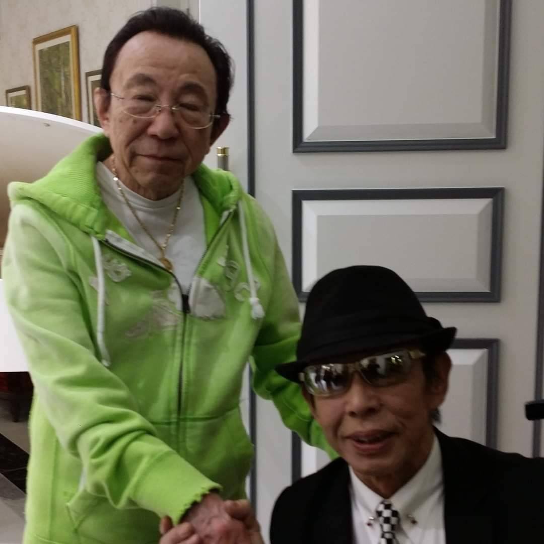 ドレスの製作に入りまして、生地を裁断するんですが、むつきにじゃまされてま〜す😊😺 | Haruka Nakamura