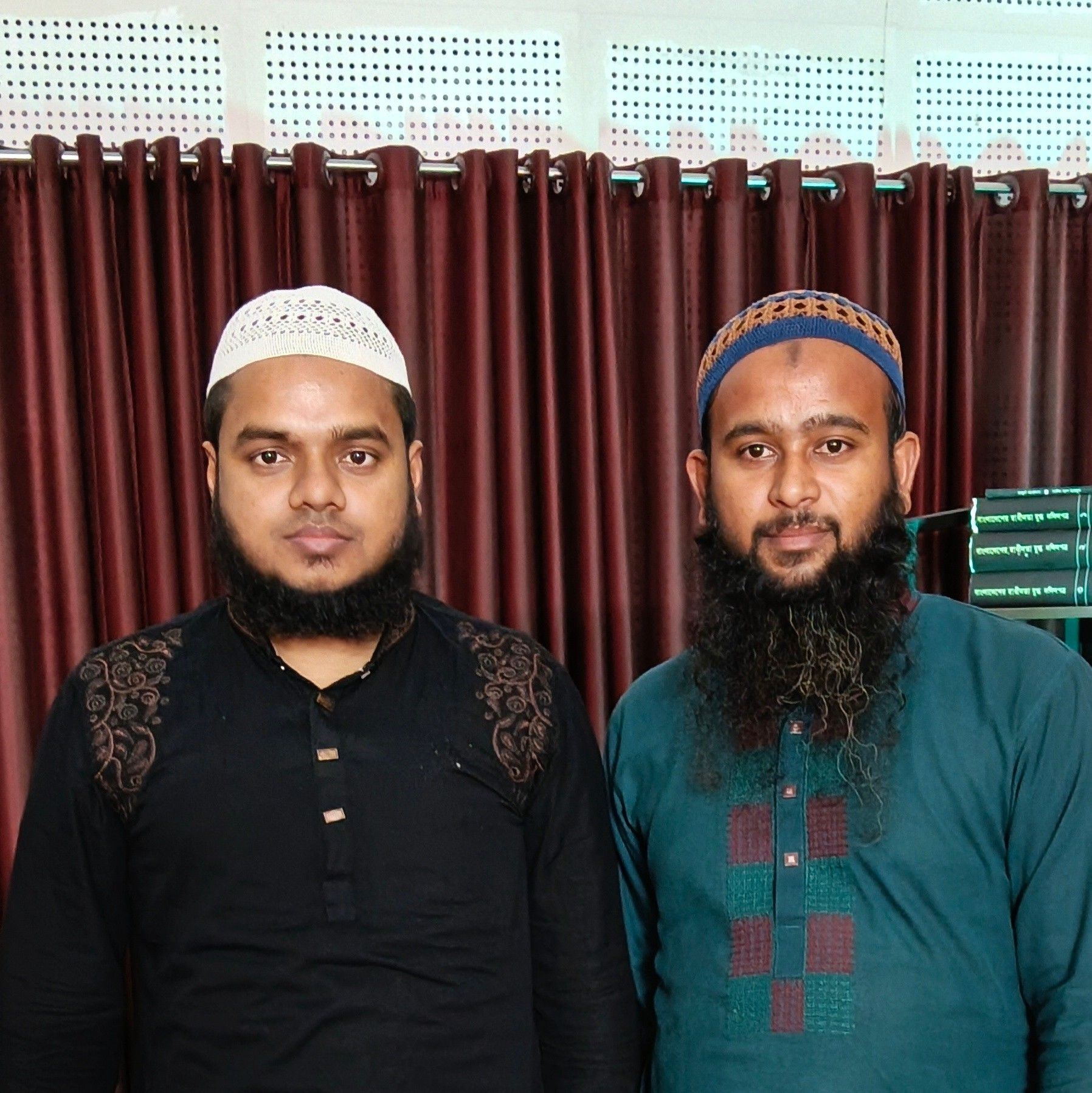 হুজুরের কথায় আক্রমণ করা সেই ব্যক্তিদের উদ্যেশ্য ছুঁড়ে দেওয়া সেই ...