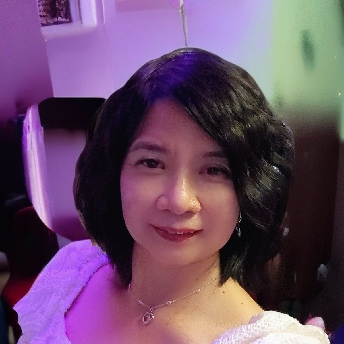 浪漫玫瑰印花连衣裙🌹 大朵玫瑰印花浪漫吸睛，V领结合高腰剪裁修饰比例，裙摆自然垂落，穿出优雅女人味！🎀 高档的冰丝布料，为您带来舒适自在的穿着 ...