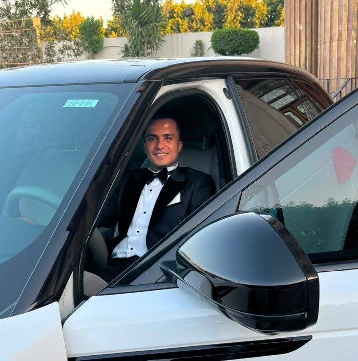ممكن لو في بركور بيشتغل علي حدائق اكتوبر بس يكلمني ؟ ضروري عندي بيت ...
