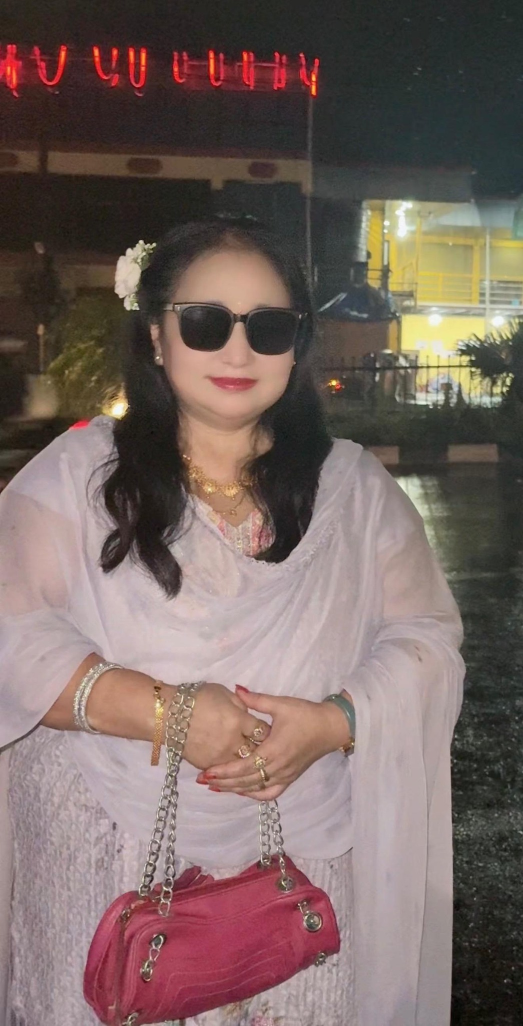 तिहार अगबै फुल्न सुरु गरेको सयपतृ फुल। @highlight | Khem Lamichane Thapa