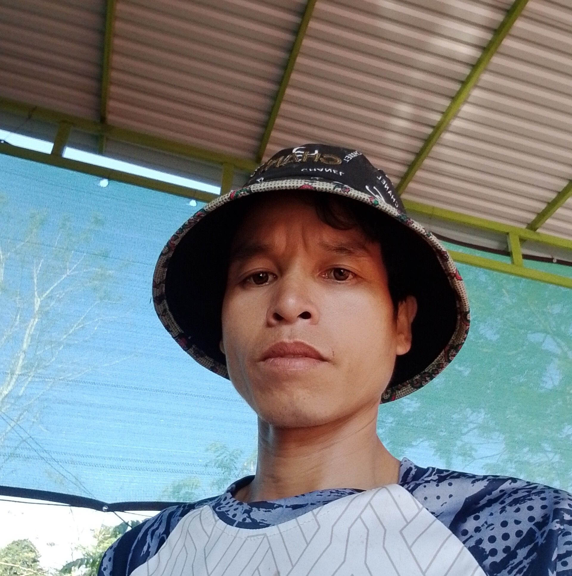 Tranh thủ buổi sáng trồng rau Cây nhà lá vườn😘 #cuocsongoque #xuhuongfb ...