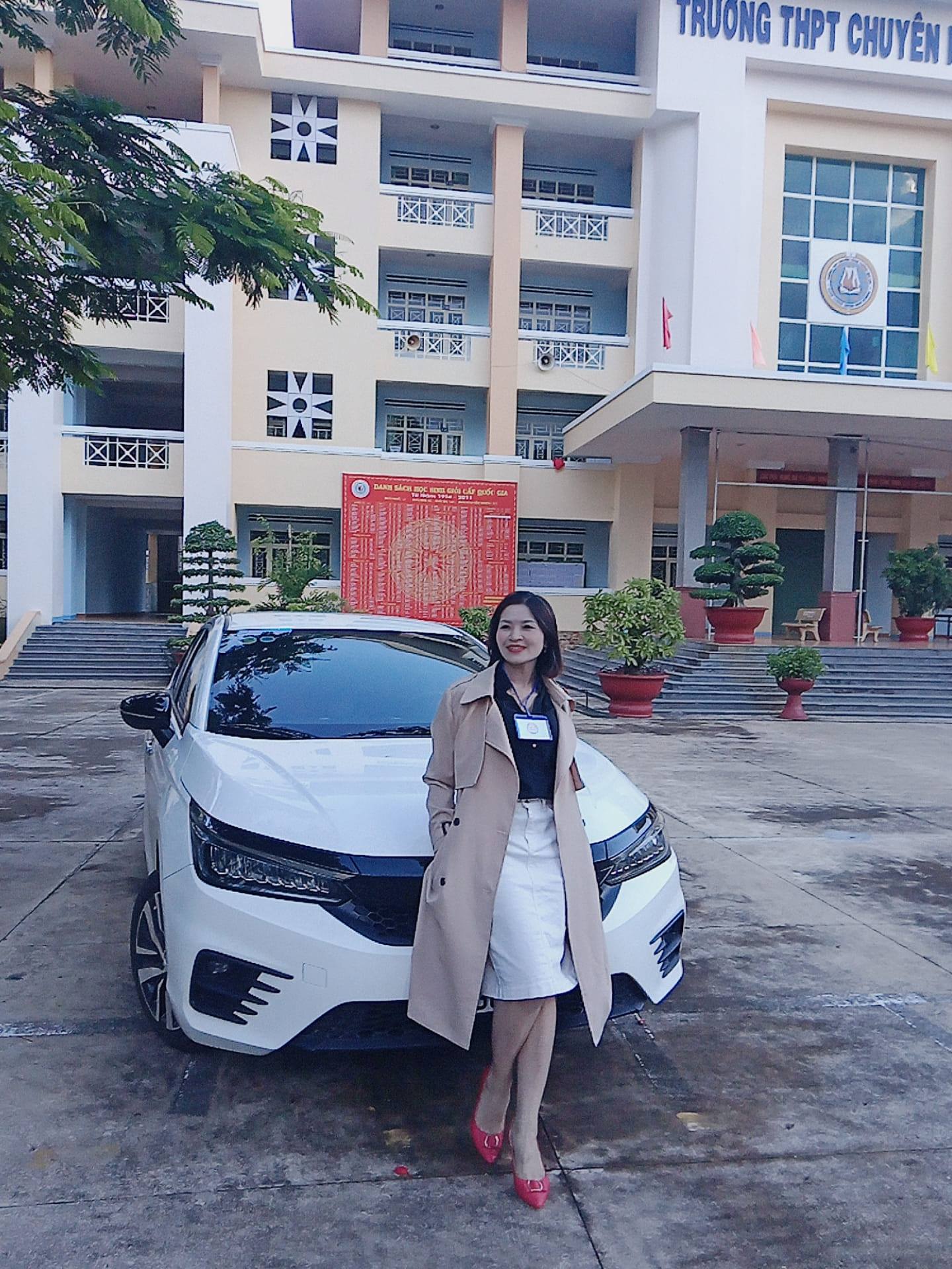 Cuộc sống khó khăn quá thì e về nhà thả cá và trồng thêm rau. Mồi nhậu ...