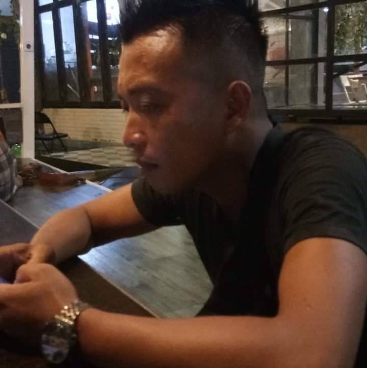Ngereyeuhhh Apa itu ngereyeuhhhhh preeeen ?? . Wess pokoke manut infomu ...