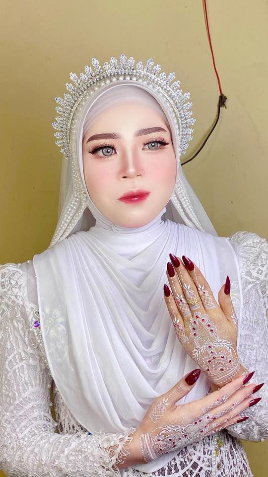 Rina Rain-Nha Ricis