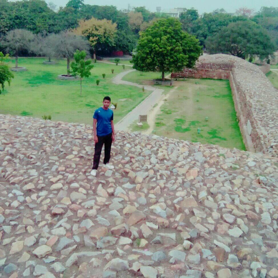 Jab kursi aur wardi se bada zameer ho jaaye, tab aise hi faisle liye ...