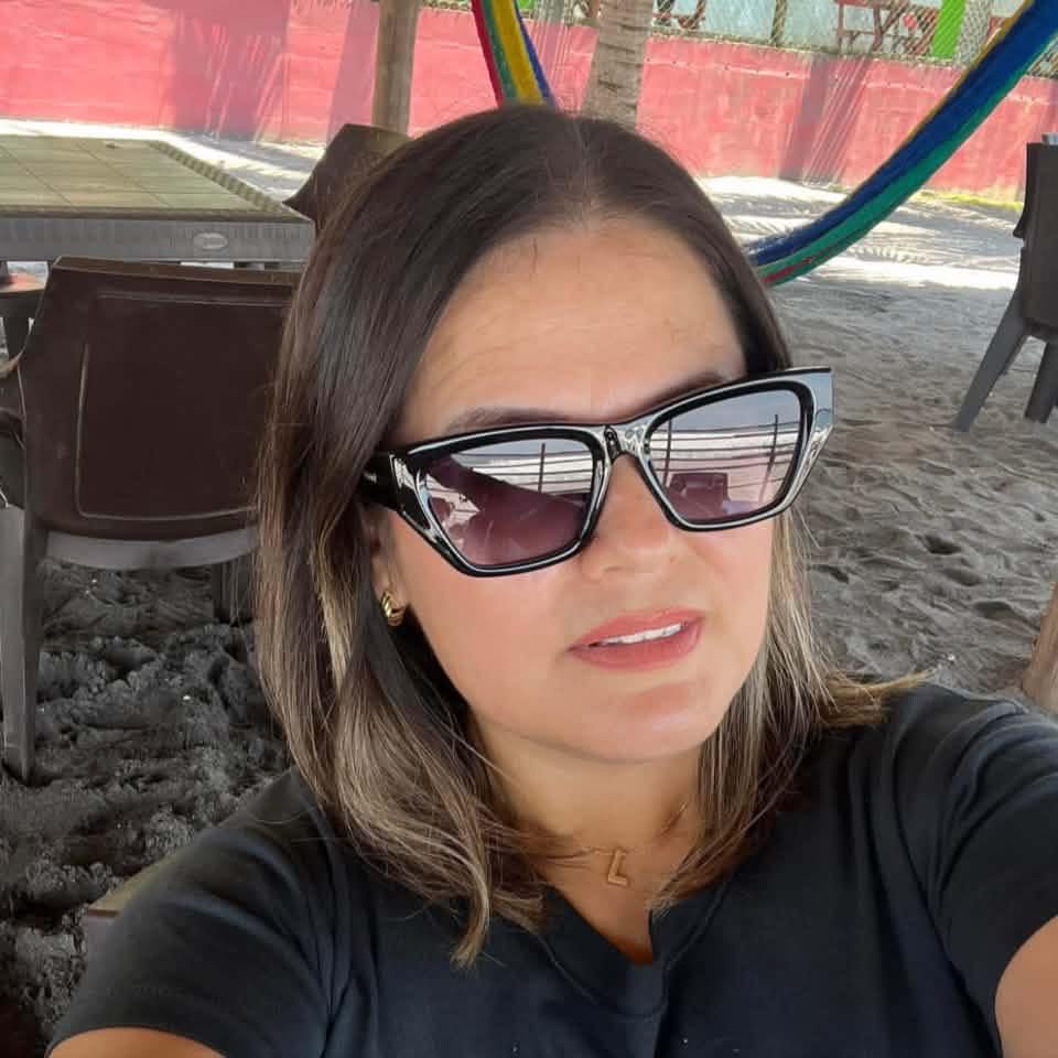 Laura Najarro (@laura.martinez.957035) • Facebook, Connect with friends