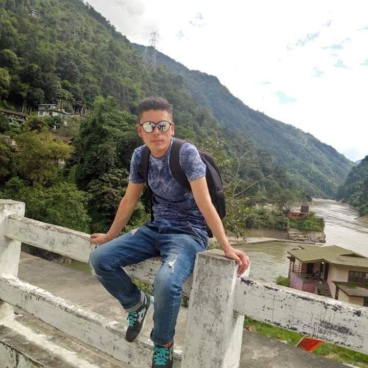Yasto garara chorako roicha bechara ghar ko lai kasto vayo hola ...