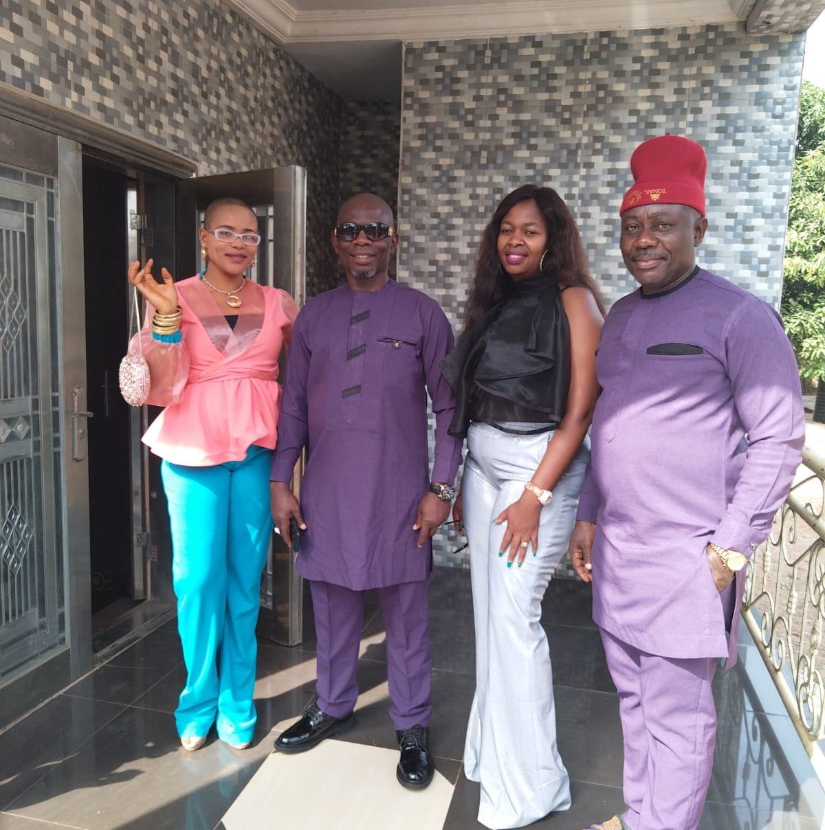 Arrival of HRH Igwe Nevobasi,Igwe Omerenyi of Mmaku at my home to ...