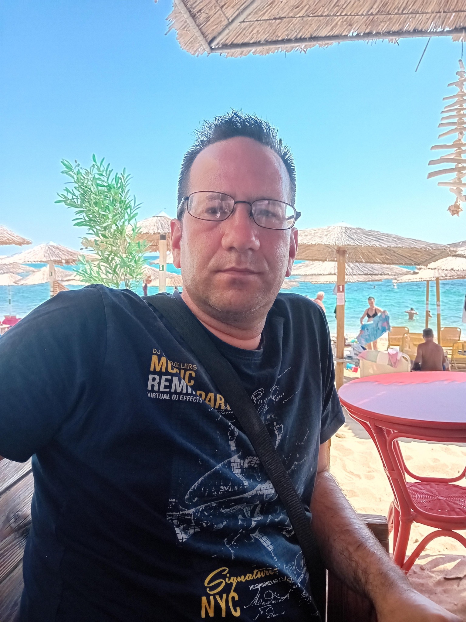 TRAŽIM OZBILJNOG MUŠKARCA I ZENU ZA LJUBAV I BRAK
