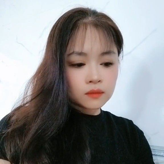 Không biết anh ck đọc được gì trong điện thoại của vk mà phản ứng mạnh ...