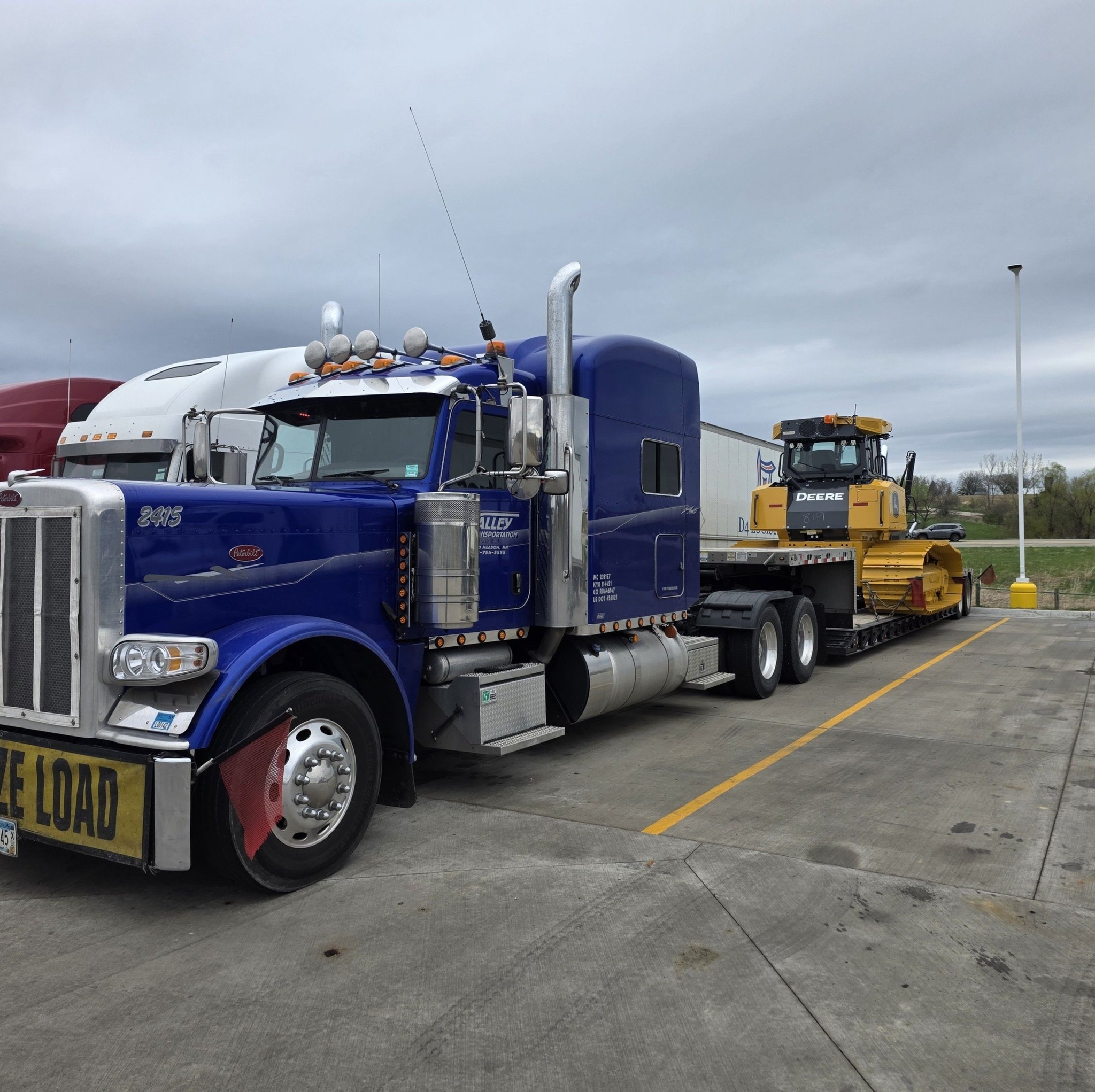 CAT 930 Wheel loader from Clayton NC to Forth Worth TX. Nice legal load ...