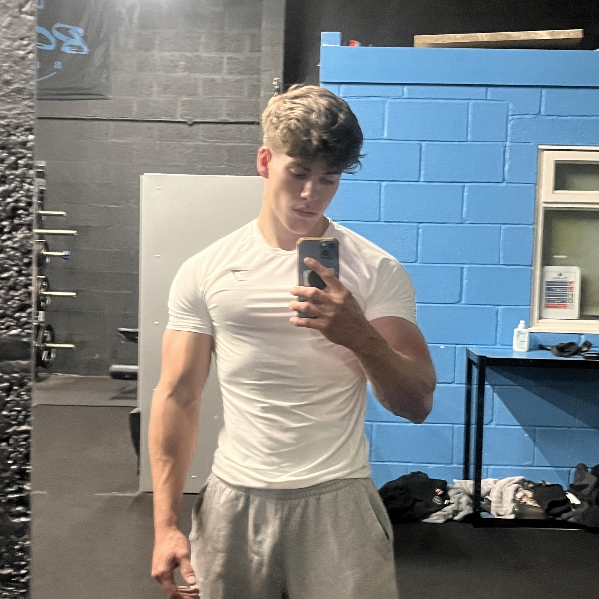 Come with me to train back 💪 @dfyne.official code : WILLH #gym #back # ...