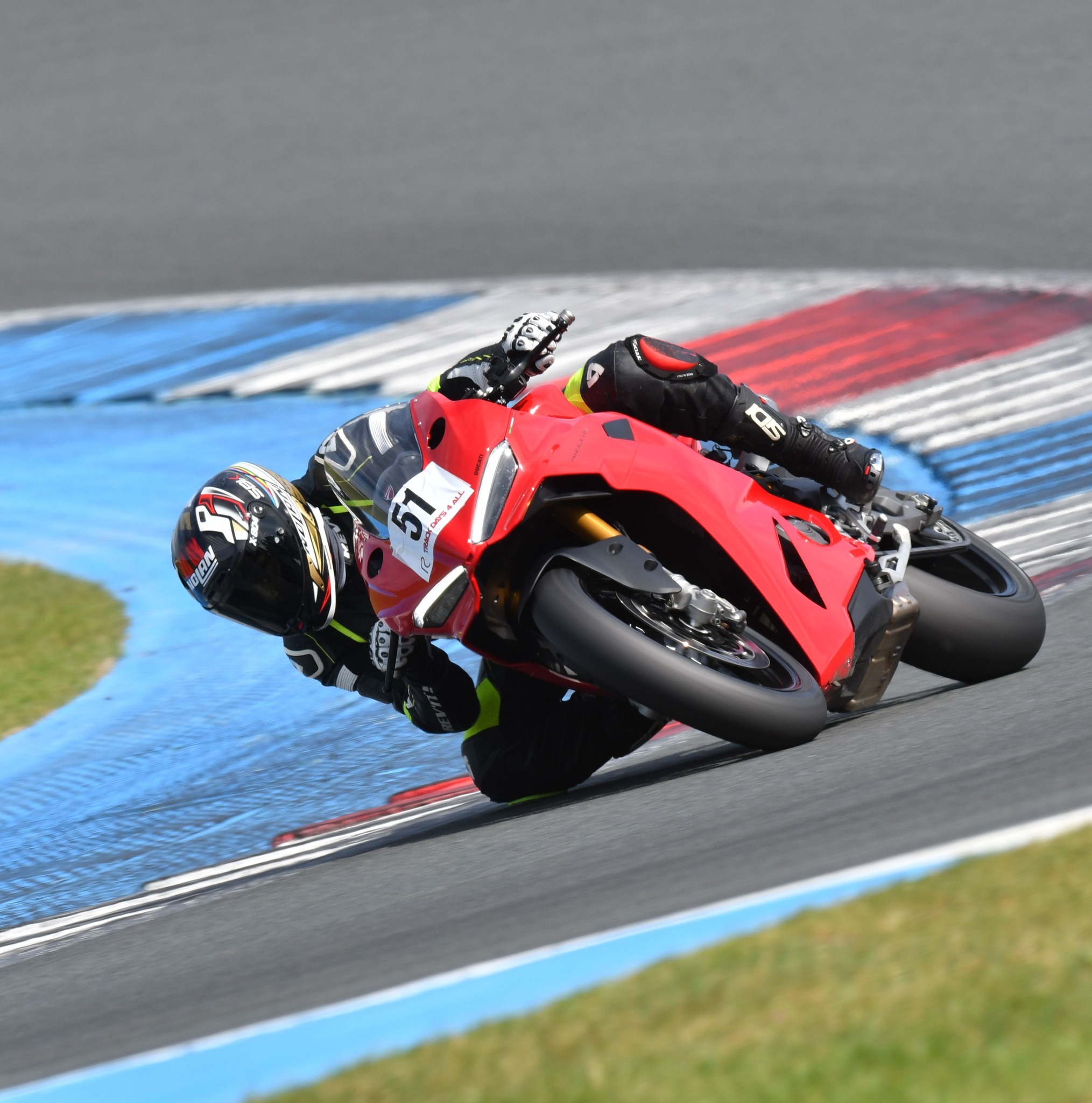 The Ducati 916 SP Only 15,000 miles An icon in its purest form. SP ...