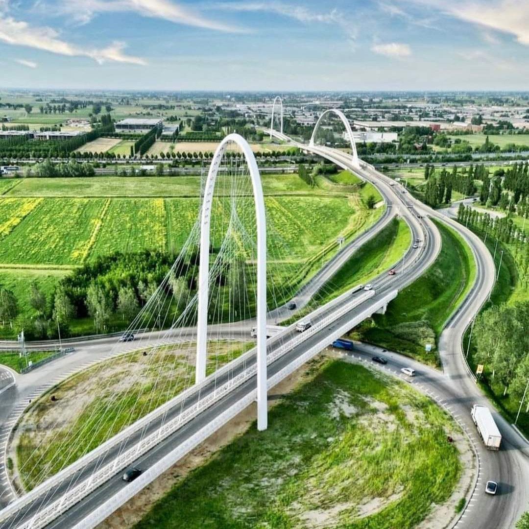 SI 'NTA NA BUTTI I FERRU 🛢️ (Sei in una botte di ferro) Si usa per ...