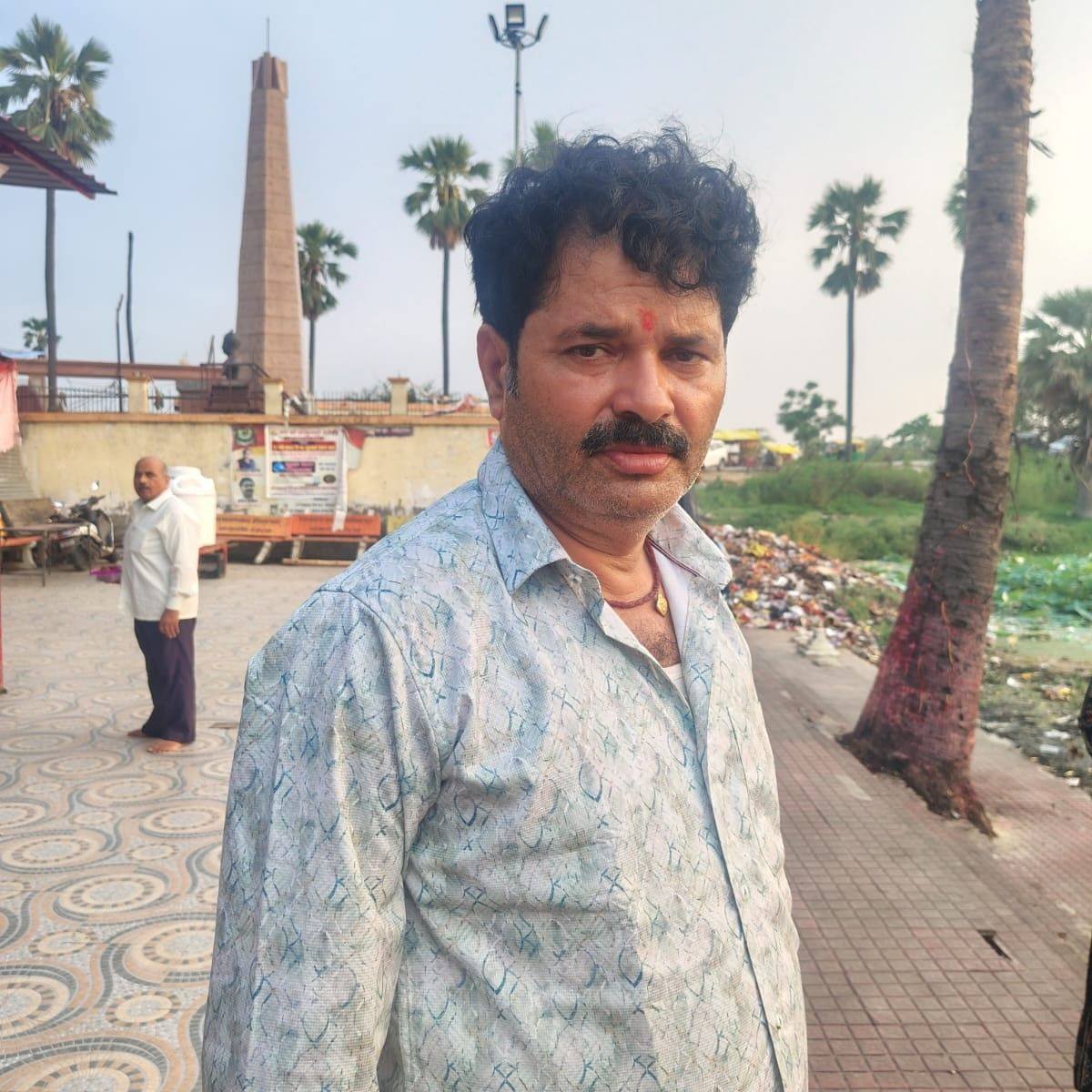 Singer Manoj Giri