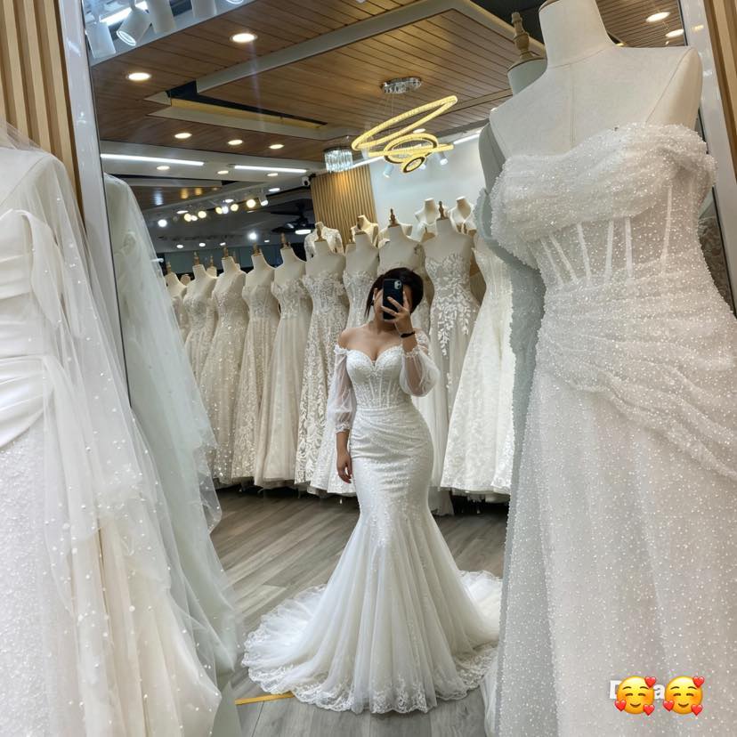 LF: Mantilla veil with lace Loc: Taguig | Facebook