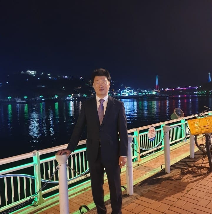 일미남 하정우! 홀로 뒷정리까지! 끝까지! AI일번지 북구! 준비된 미래! 1️⃣하정우1️⃣ | 하정우 | Facebook