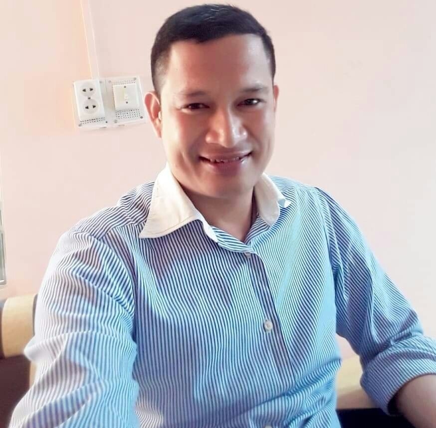 Em gái vồ nhầm phải con rắn hổ mang lại cứ tưởng rắn ráo trâu # ...