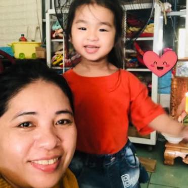 Gọi là áo dài hoàng gia , hoa văn nghe quí sờ tộc Bạn chị cũng thuê ở e ...