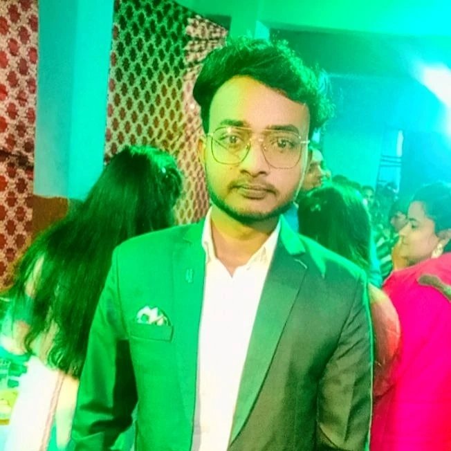 Pakiza - Mehndi Kesi Lag Rahi Hai ??? | Facebook
