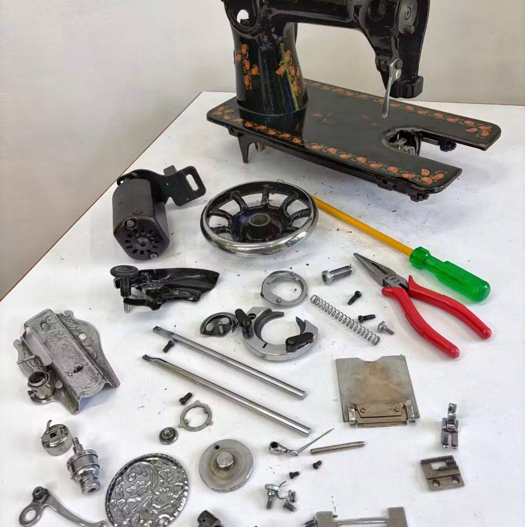 How do you remove the bobbin case from the shuttle box | Adil Munir