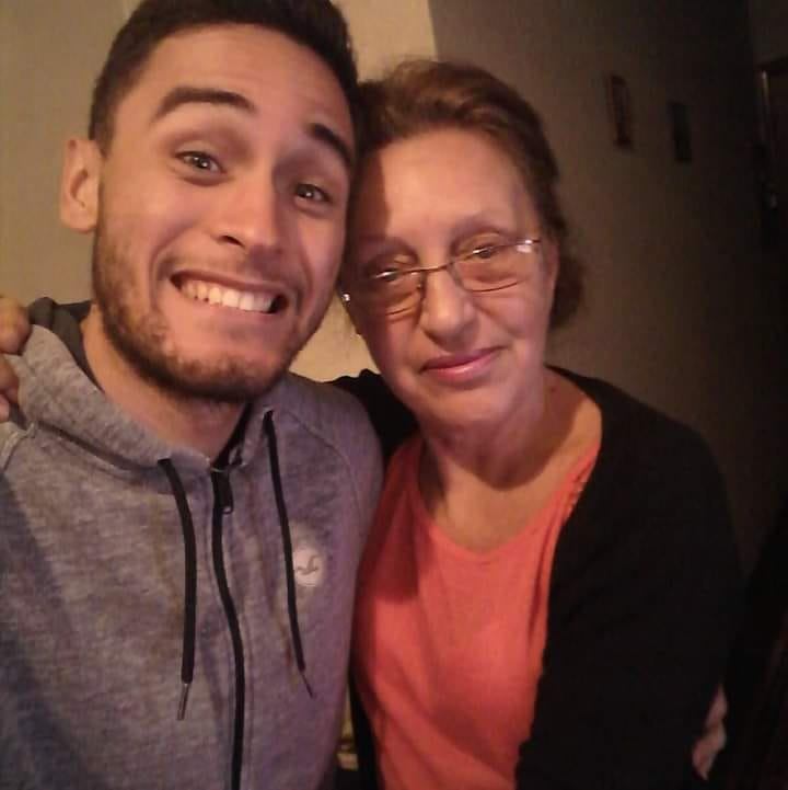 Sob o comando de Christina Rocha, o Podcast Aquecendo o Feno React ...
