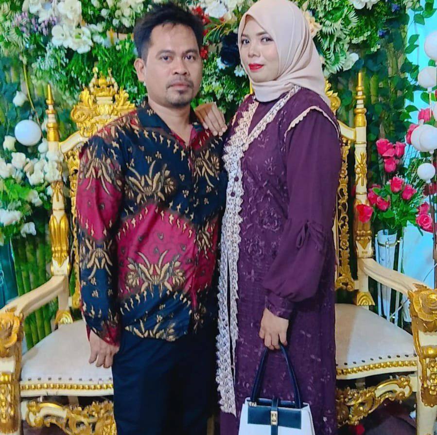 Assalamualaikum Siang ini nemanin si mezzy lagi berenang. #sorotan # ...