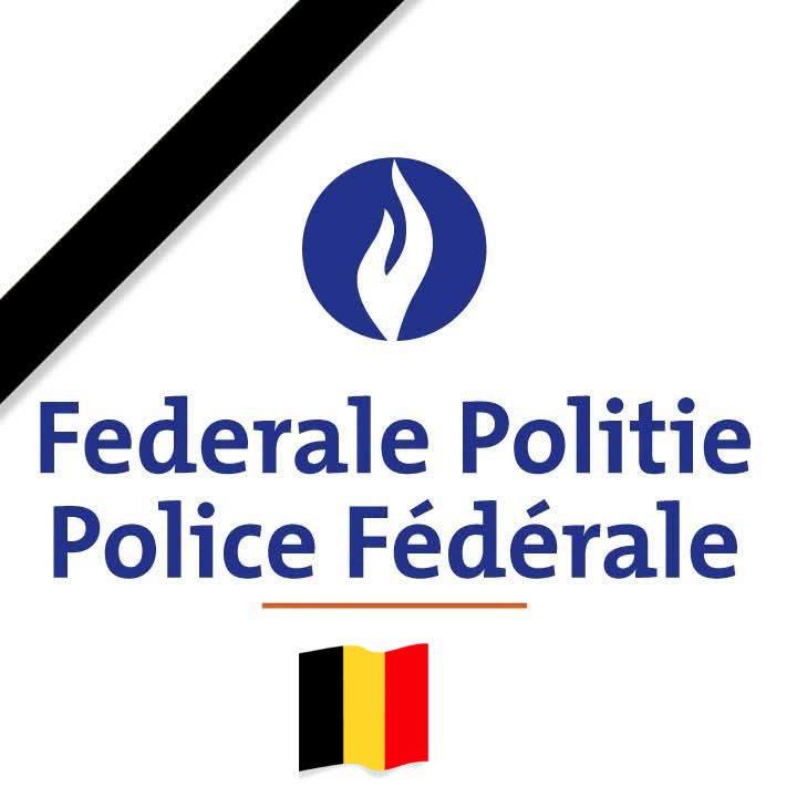 Un officier de police pendant une intervention une course poursuite a ...