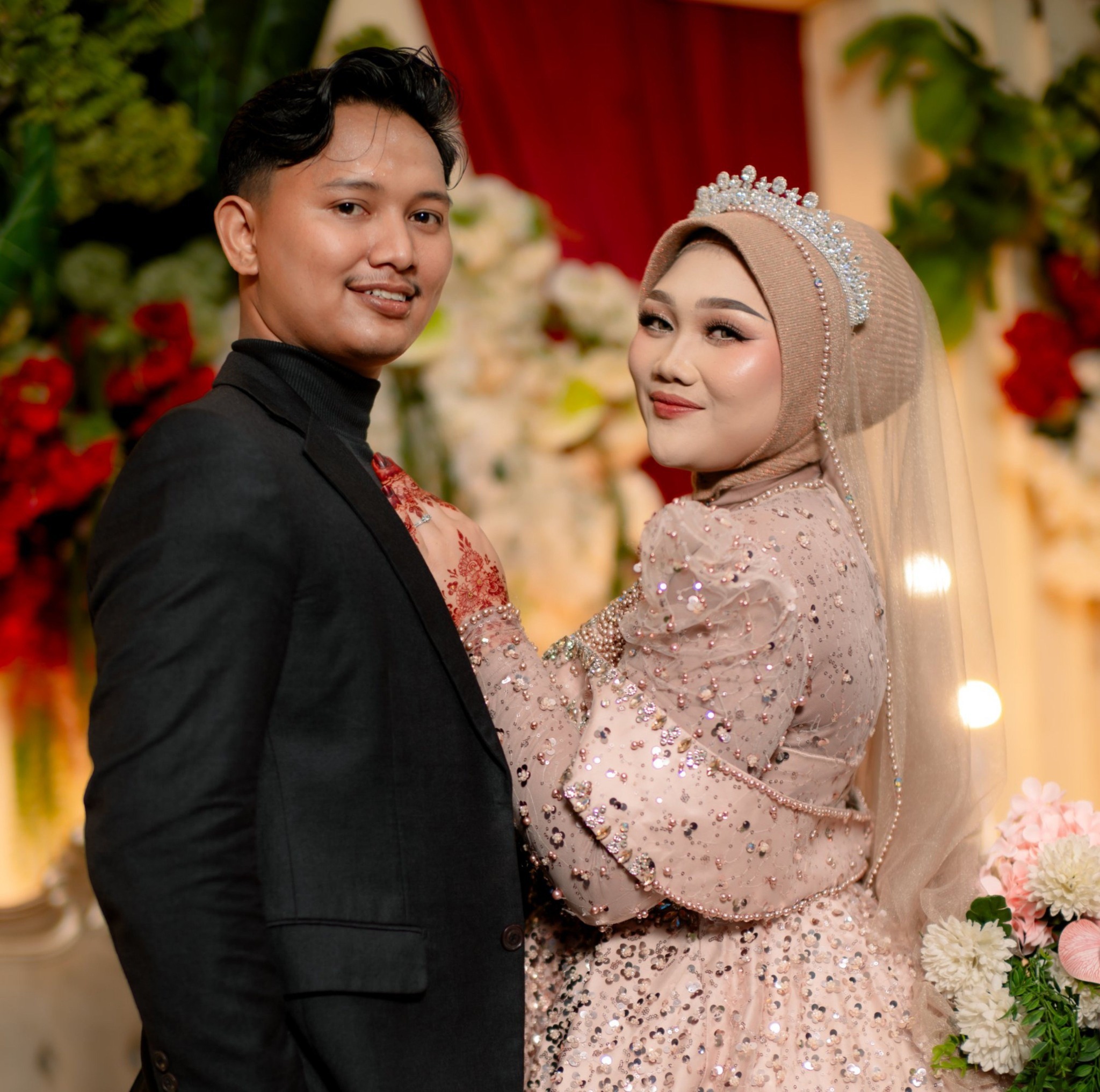 Cantik cantik kali bunganya Tadinya mau ku colong terus dibilang lakik ...