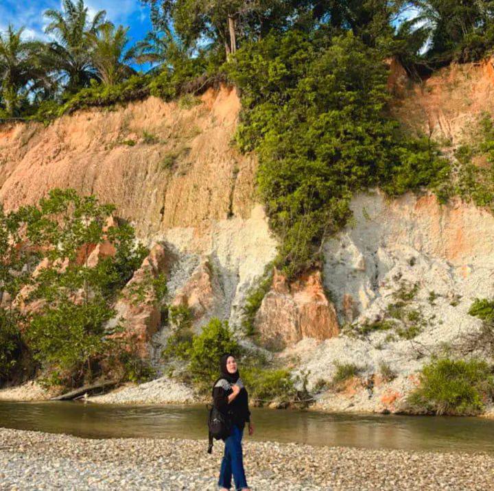 circle around the world | Two sisters share one body—but live life on ...
