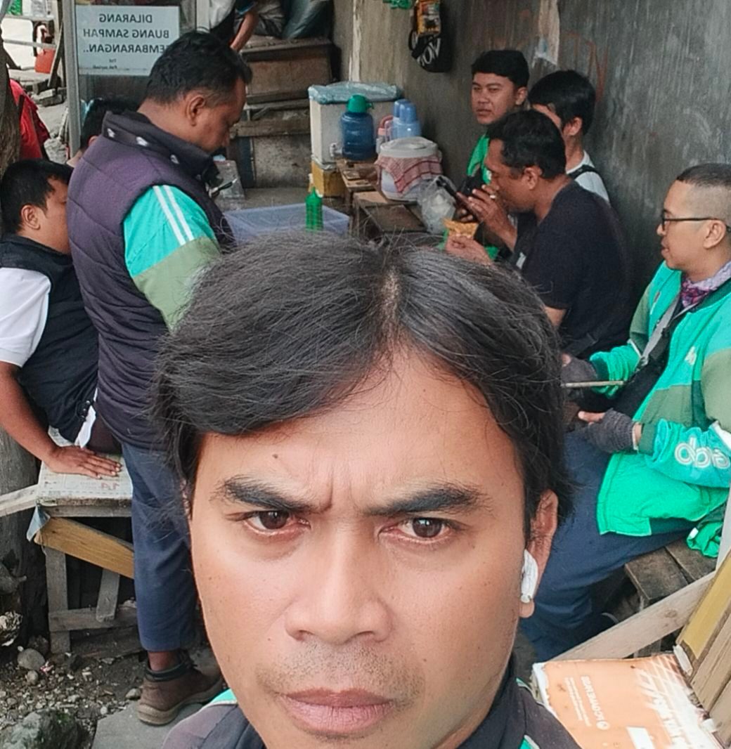 #ramediharijumat Resto yang rame di hari Jumat ajah Selain hari Jumat ...